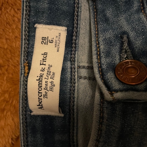 Women's Abercrombie & Fitch Jeans - Picture 5 of 6